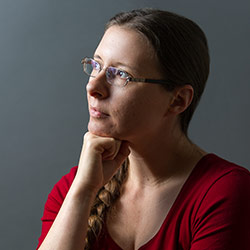 Annie Bergeron, traductrice, réviseure et polyglotte Annie Bergeron, traductrice, réviseure et polyglotte
